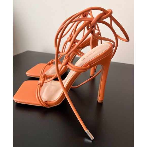 PRETTYLITTLETHING Square Knot Detail Toe Thong Lace Up High Heeled Sandals - Picture 9 of 15